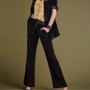 CAbi Hostess Velvet Wide Leg Trouser
Pants Black Size L